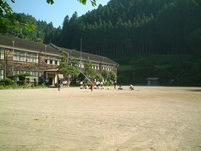 学校シーンの撮影は大田原市の旧須賀川小学校を使用