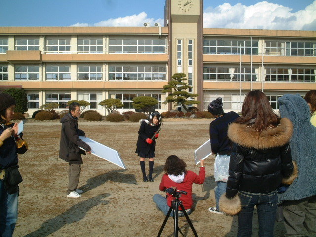 旧境中学校では、教室や校庭、体育館などで撮影が行われました。
