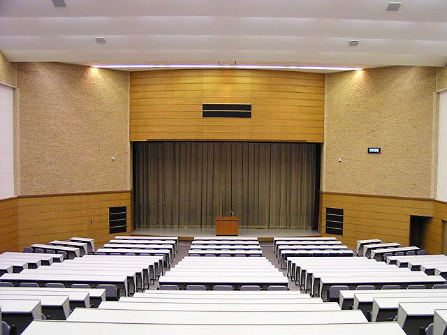 400人収容の講義室