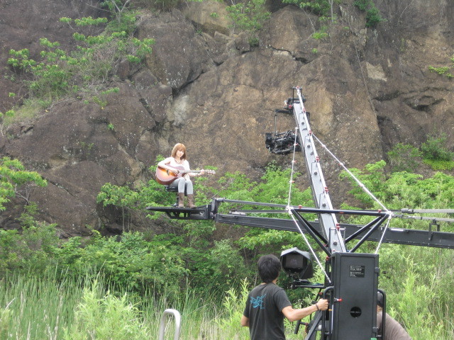 BS朝日のオリジナルドラマ「七万人探偵ニトベ」の主題歌にはマリアのデビューシングル「Getaway」が使われています。