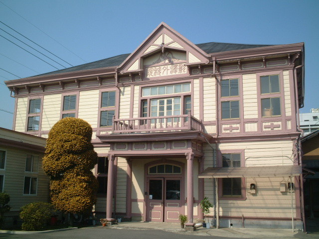 佐野市・影澤医院は、明治４４年に建てられた洋風建築。現役で活躍中。