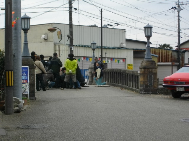 30年前の浜松市内の設定で撮影が行われた栃木市・嘉右衛門橋
