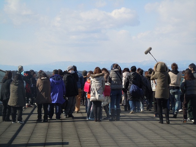 旧芳賀高校の屋上は、津波からの非難場所の設定で使用されました。