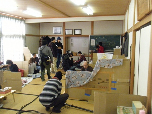 芳賀町赤坂公民館は避難所の設定で撮影されました。