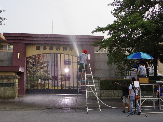 旧田沼高校が西多摩刑務所の設定で、セットを作り撮影されました