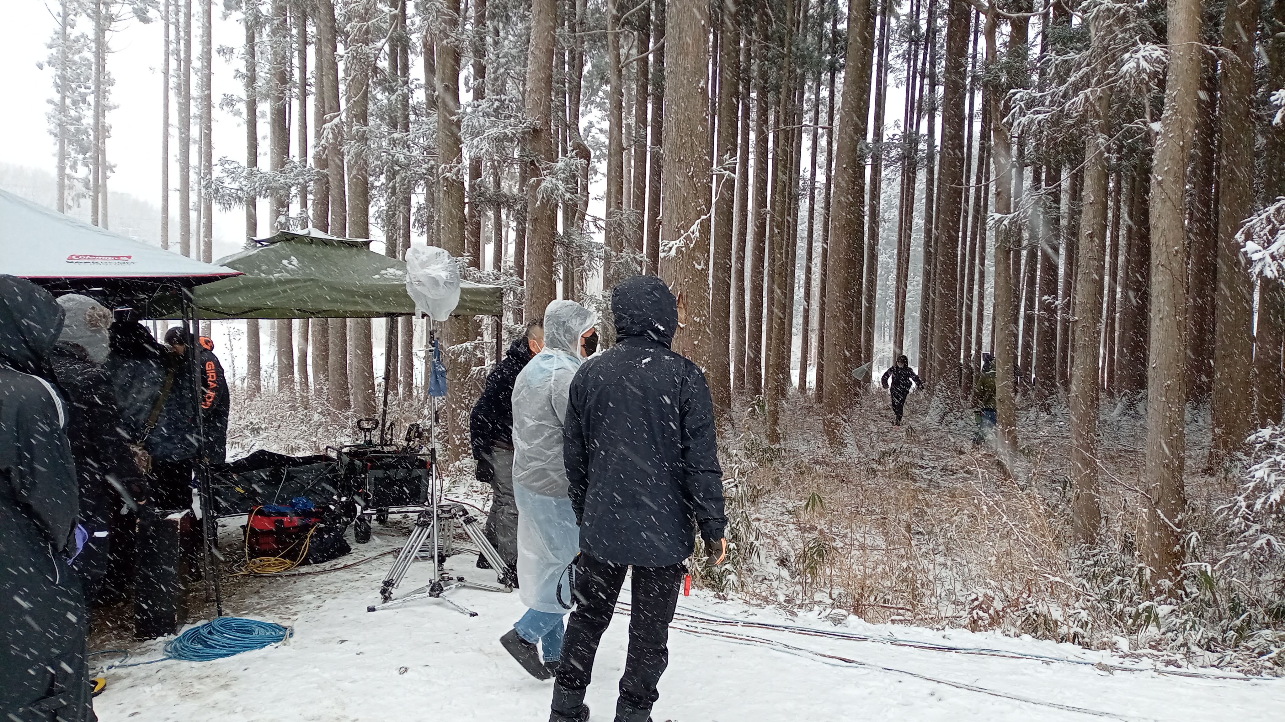 ロケ風景３：アクションシーンは雪の降る中で撮影されました。