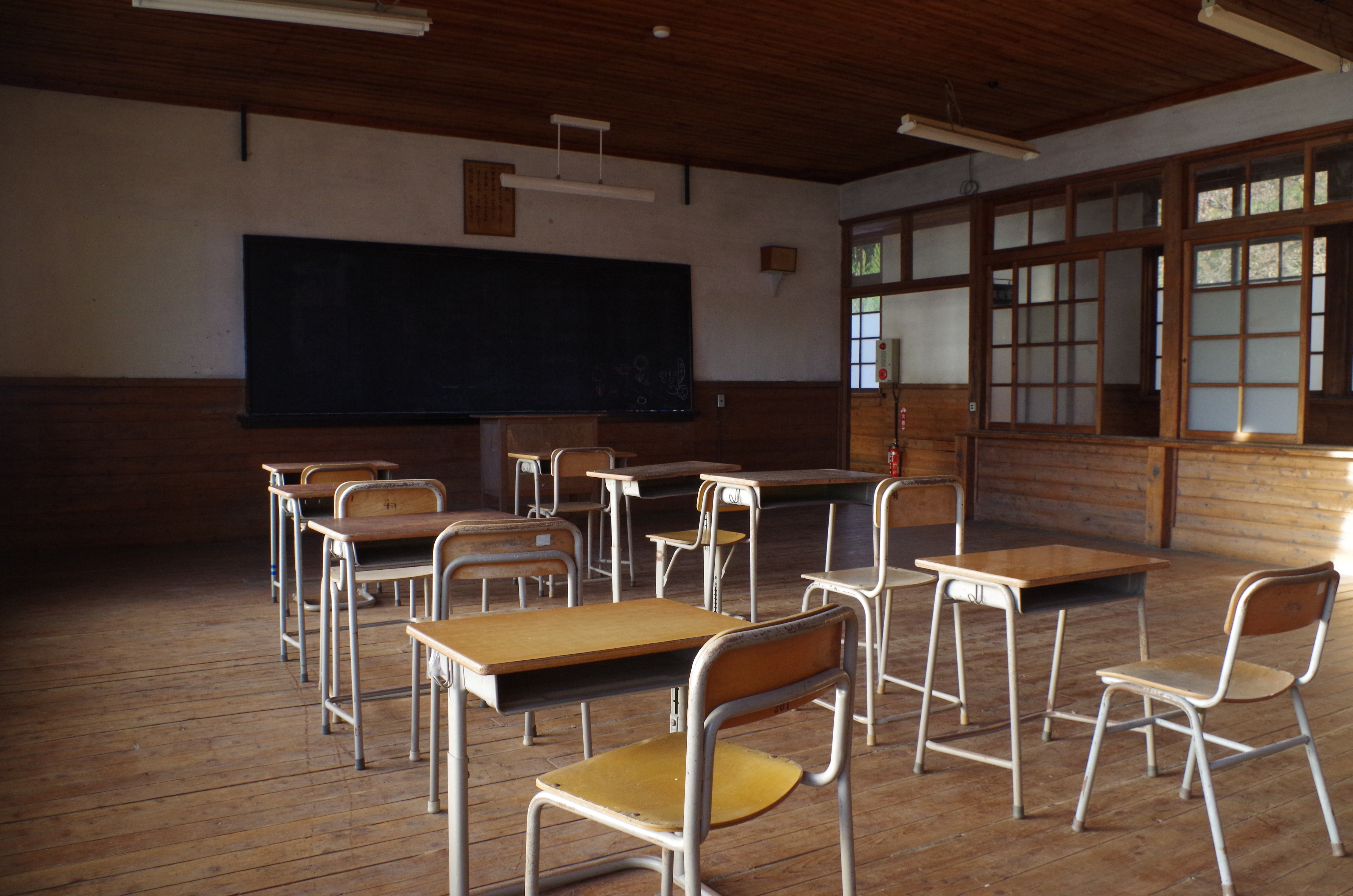 ２Ｆ　木枠窓の教室
