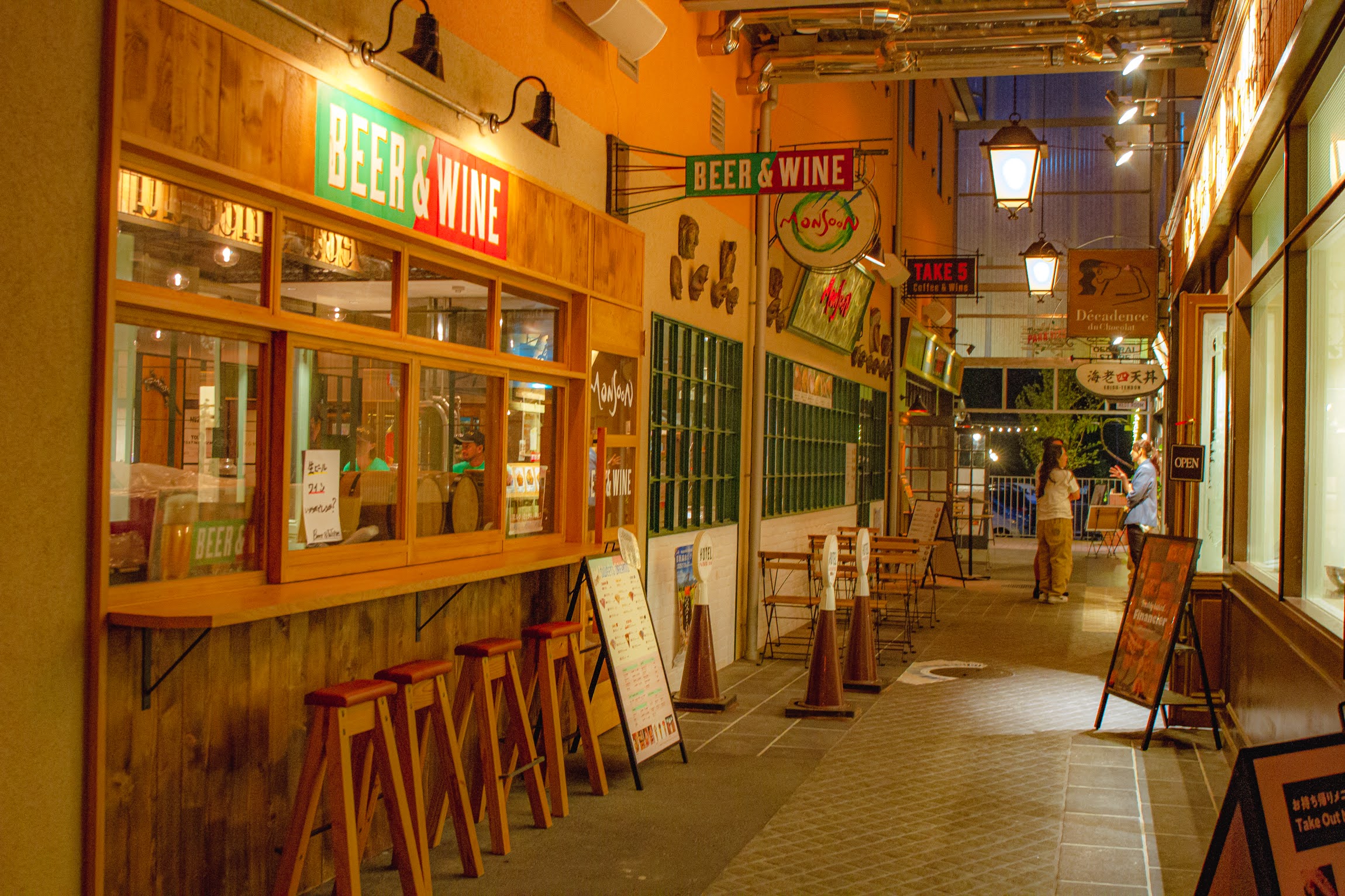 異国の街並みを歩いているようなパサージュ